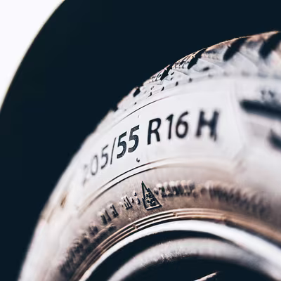 Close-up van profiel op een autoband